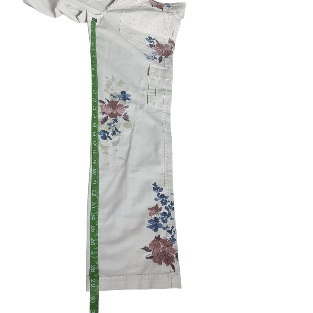 Sundance Embroidered Floral Cargo Pants Womens Size 2 Cream Spring Straight Leg - Picture 11 of 16